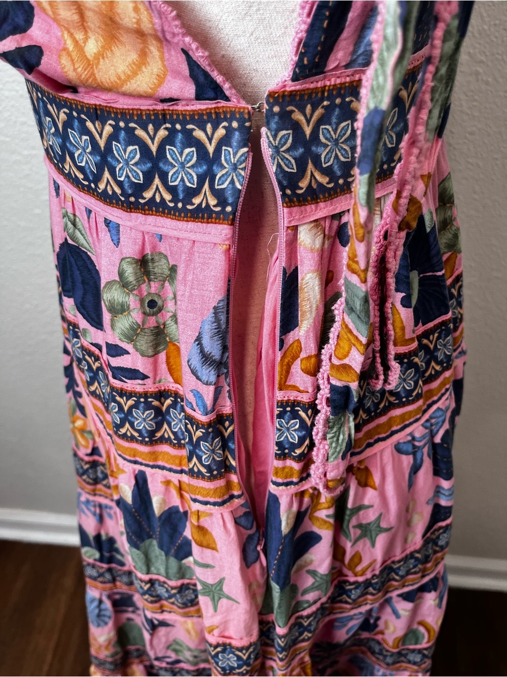Farm Rio Seashell Tapestry Midi Dress in Bold Floral Print Size Small - Picture 7 of 8